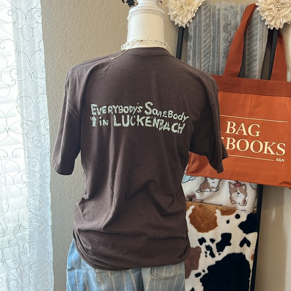 Luckenbach TX tee shirt. A Texas icon. Necklace NOT included. Size medium. - Picture 3 of 6